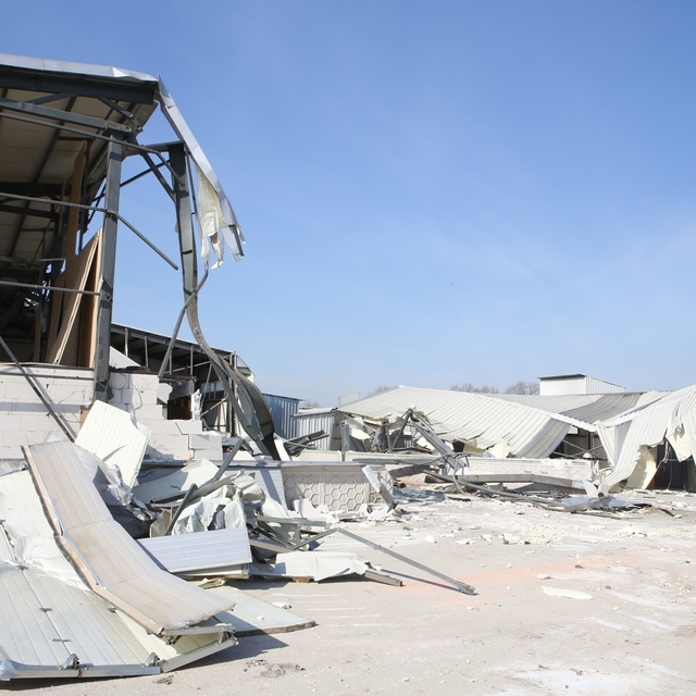 Nilüfer'de 4 kaçak bina yıkıldı