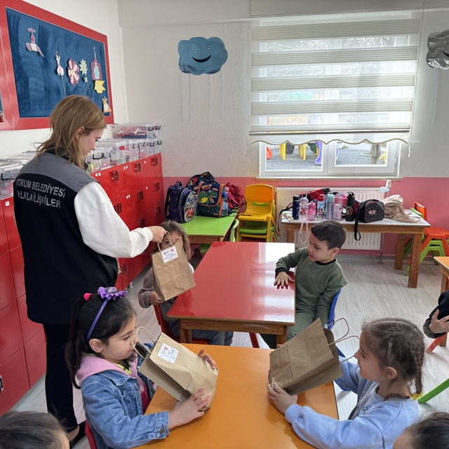 Çorum Belediyesi'nden çocuklara Ramazan ikramı