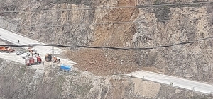 Gümüşhane-Giresun karayolunda heyelan