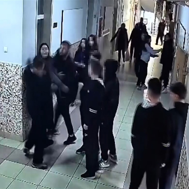 Milli halterciden, kız kardeşine akran zorbalığı yapan öğrenciye okulda şid...