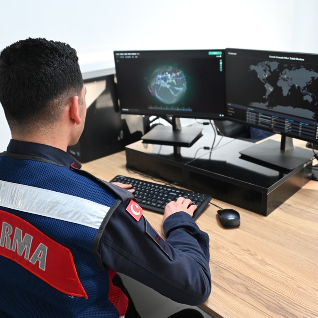 Gaziantep'te 2 milyar TL'lik siber dolandırıcılık operasyonunda 16 kişi tut...