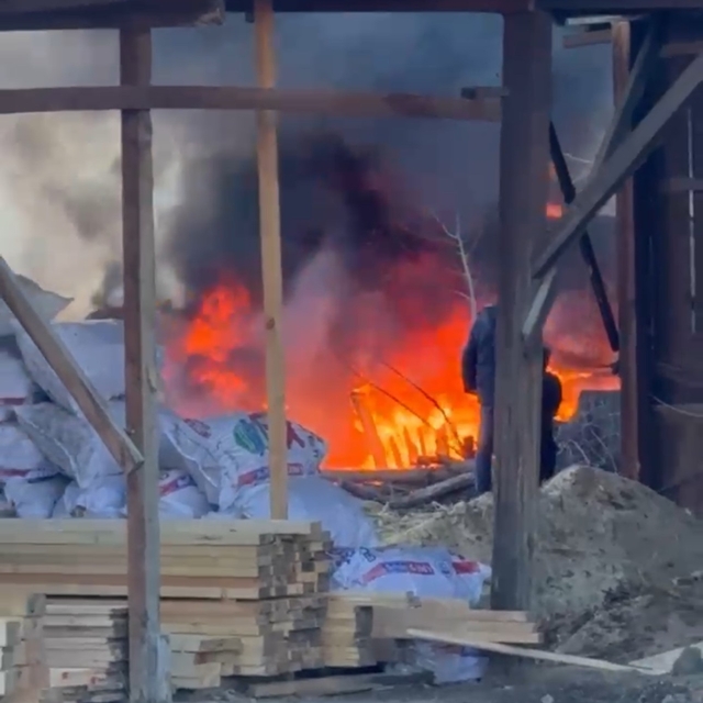 Çöp konteynerlerinde çıkan yangın korkuttu