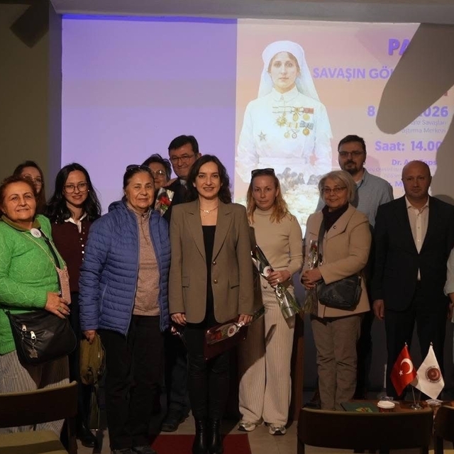 Çanakkale'de "Savaşın Gölgesinde Kadın" Paneli Düzenlendi