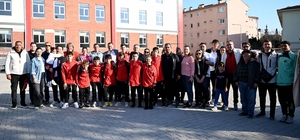 Katar’da mahsur kalan Türk sporcular, 26 saatlik yolculuğun ardından Kuşadası'na geldi