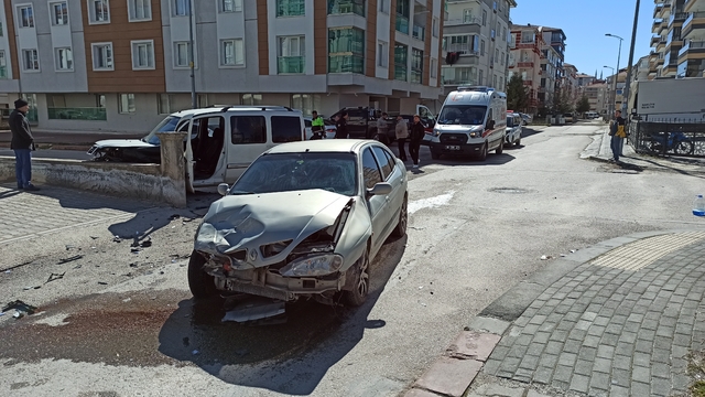 Kahramankazan'da iki araç çarpıstı, iki kişi yaralandı