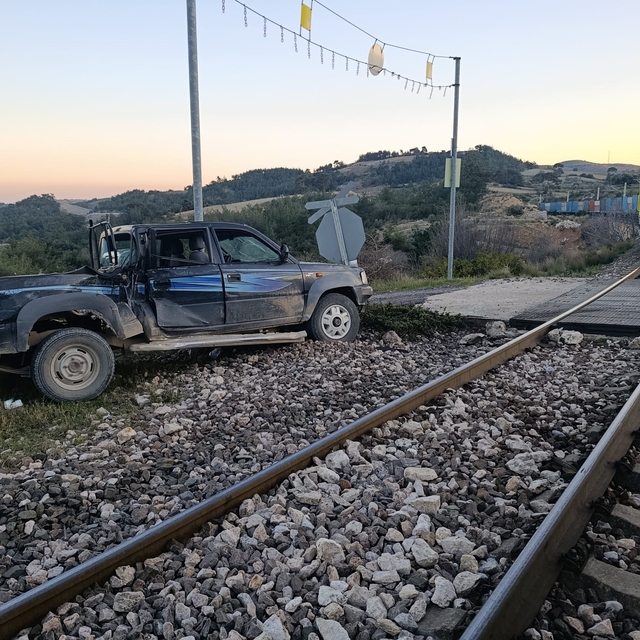 Tren pikaba çarptı