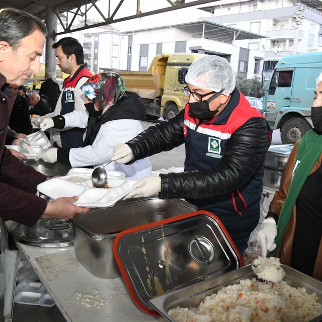 Osmaniye'de vatandaşlar iftar sofrasında buluştu