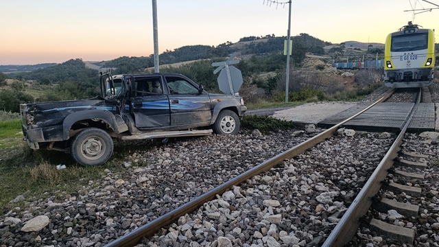 Tren pikaba çarptı