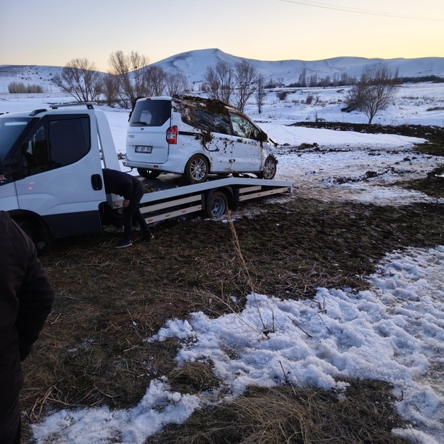 Hafif ticari araç takla attı; aynı aileden 4 kişi yaralandı
