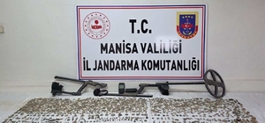 Manisa’da 2 bin 580 sikke ve 235 tarihi obje ele geçirildi