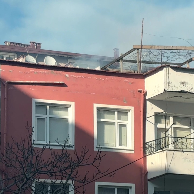 Ordu'da 3 katlı binada korkutan baca yangını