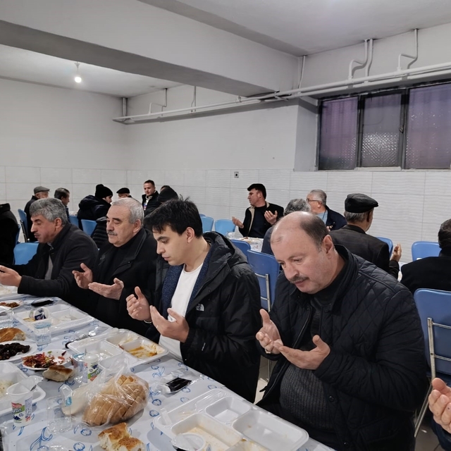 Bozcaarmut Köyü'nde gönülleri buluşturan iftar