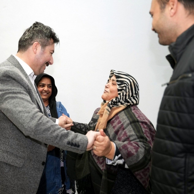 Yenişehir Belediye Başkanı Ercan Özel iftar ve sahurlarda vatandaşlar ile b...