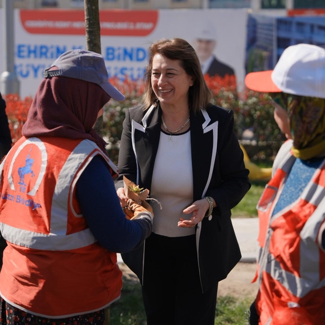 Belediye personellerine kadınlar günü sürprizi