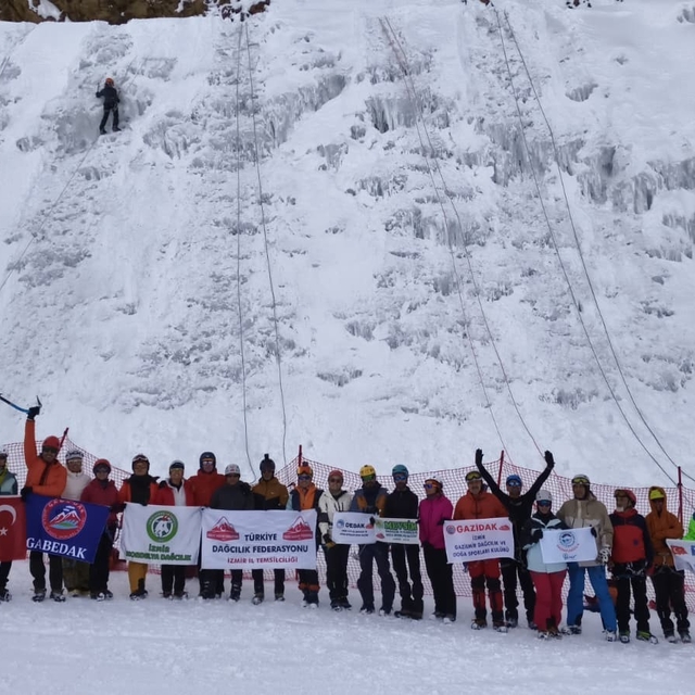 Palandöken'de buz tırmanışı eğitimi başarıyla gerçekleşti