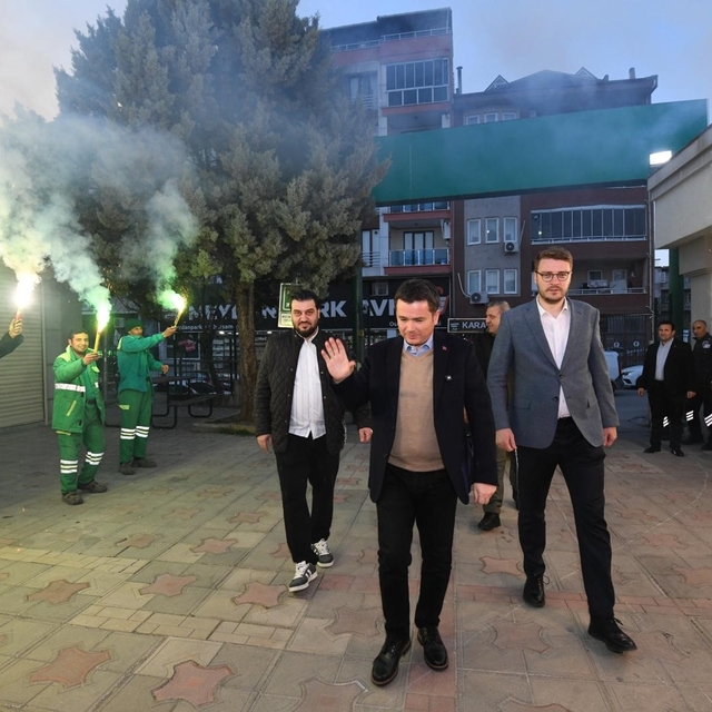 Emek'te gönüller aynı iftar sofrasında buluştu
Başkan Aydın'dan emek mahall...