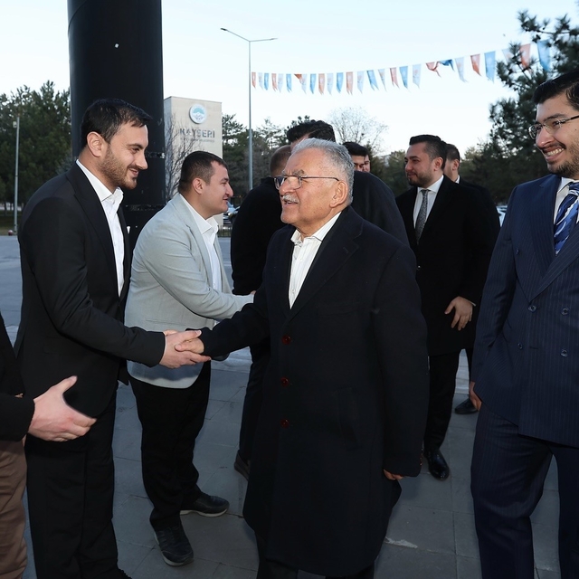 Başkan Büyükkılıç, gençlerle iftar sofrasında buluştu