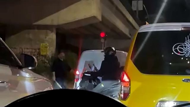 Sopayla aracından inen taksici tutuklandı; 201 bin lira ceza kesildi