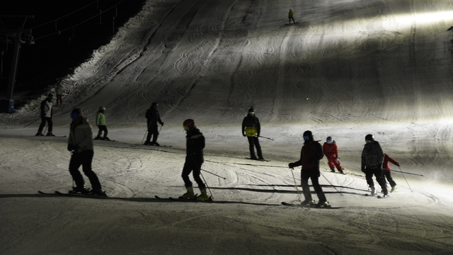 Bitlis'te iftar sonrası kayak keyfi