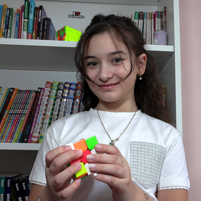 10 yaşındaki Lina, matematikte dünya birincisi oldu