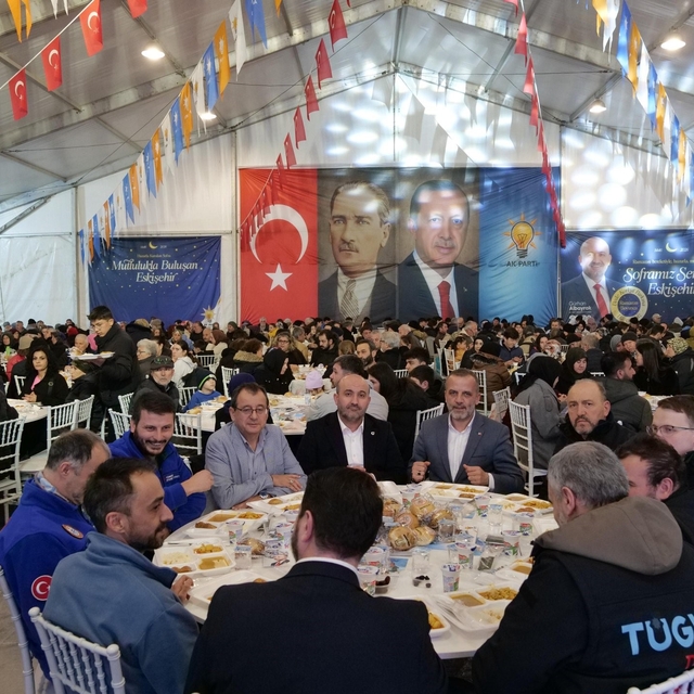 Arama kurtarma ekipleri iftar çadırında ağırlandı
AK Parti Eskişehir Başkan...