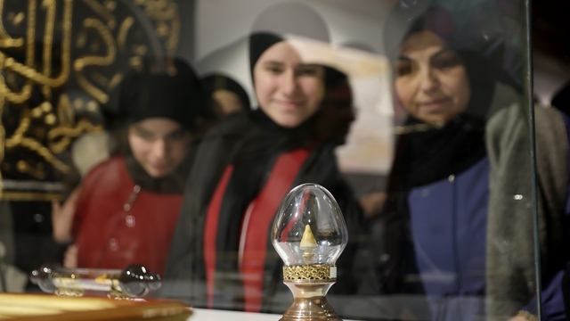 Gaziantep Büyükşehir ev sahipliğinde Mukaddes Emanetler Sergisi'ne yoğun ilgi