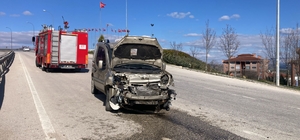 Bilecik'te kontrolden çıkan araç refüje çarptı