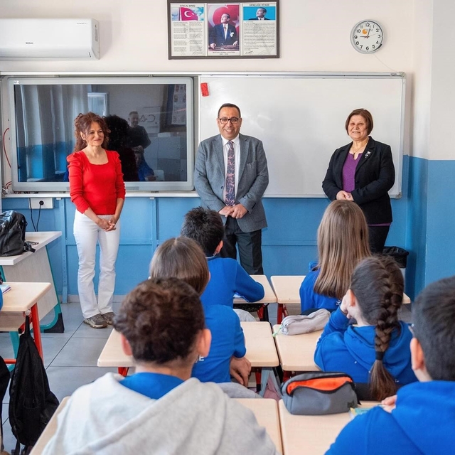 İlçe Milli Eğitim Müdürü Keleş, Şâhidi Ortaokulu'nda öğrenci ve öğretmenler...