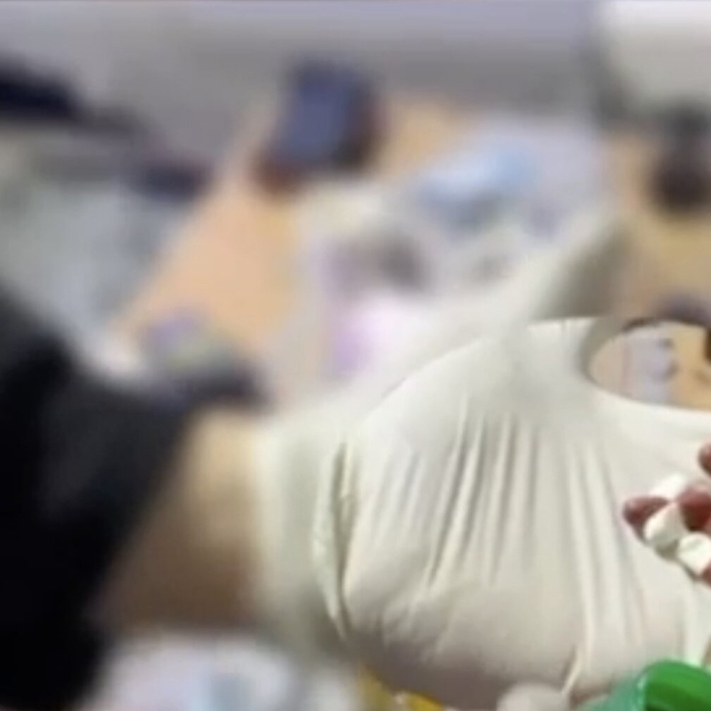 Deşifre olmamak için uyuşturucuyu aynı evde satıp kullandırmışlar