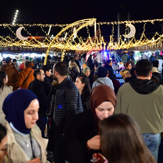 Osmangazi meydanı'nda ramazan coşkusu sürüyor
Osmangazi'de ramazan akşamlar...