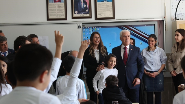 Arkadaşlarına söz verdi, Başkan Bozbey'i sınıfa getirdi