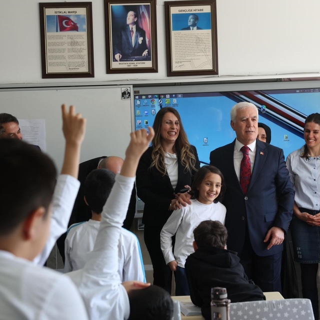 Arkadaşlarına söz verdi, Başkan Bozbey'i sınıfa getirdi