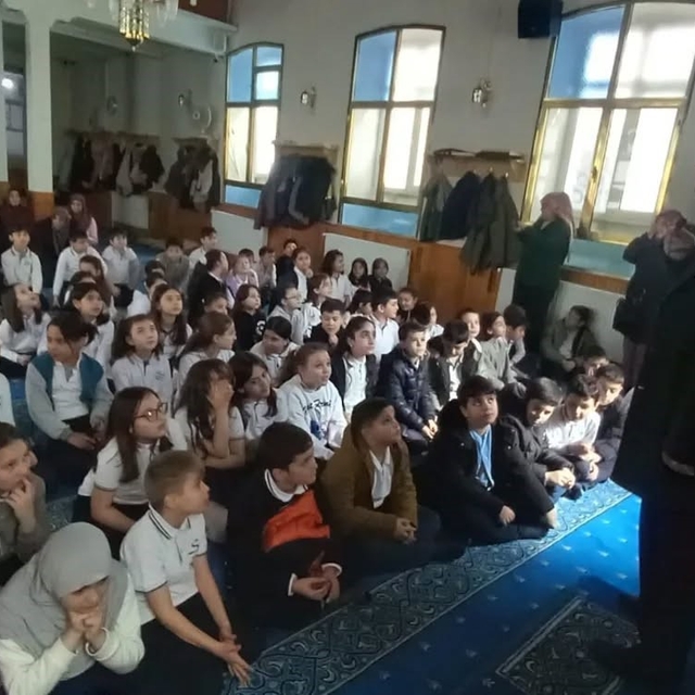 Minik öğrencilerden Hacı Seyit Camii'ne ziyaret