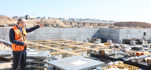 Çayırova Devlet Hastanesi inşaatında deprem izolatörlerinin montajına başla...