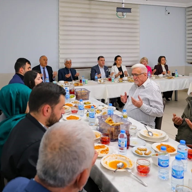 Bayburt'ta huzurevi sakinleriyle gönül sofrası kuruldu