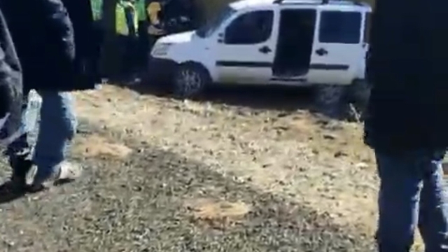 Diyarbakır'da araç evin duvarına çarptı: 2 yaralı