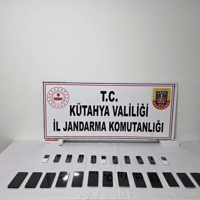 Kütahya'da kaçak telefon operasyonu, 29 telefon ele geçirildi