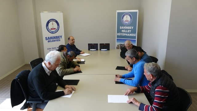 Görme engeliler Braille alfabesi öğreniyor