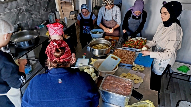 Balçova'da Ramazan dayanışması: "Maarifin kalbinde Ramazan"