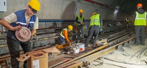 Bornova'da metro hattında raylar yenileniyor