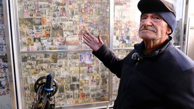 'Boyacı Hasgül' müşterilerden topladığı binlerce fotoğrafla ilçenin hafızası oldu