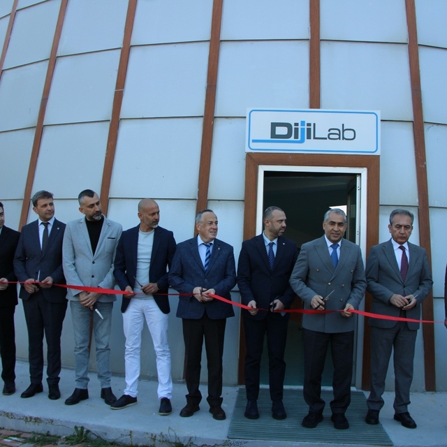 ADÜ'de dijital eğitim laboratuvarı açıldı