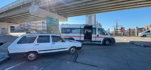 Karaman'da yolcu minibüsü ile otomobil çarpıştı: 2 yaralı