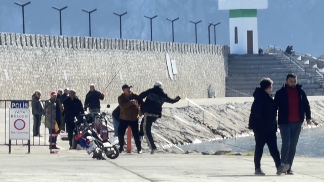 Limanda balıkçıların kavgası kamerada