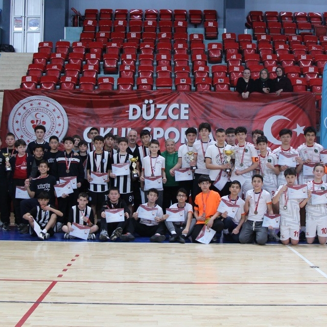 Okul sporları futsal heyecanı sona erdi