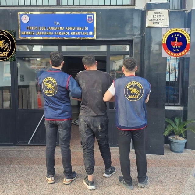 Jandarma 15 günde 973 aranan şüpheliyi yakaladı