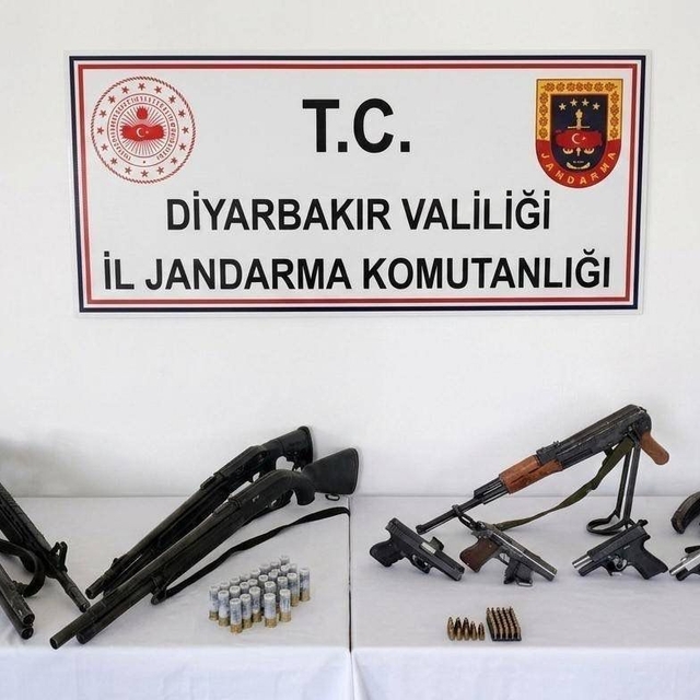 Diyarbakır'da düzenlenen operasyonlarda silah ve mühimmat ele geçirildi