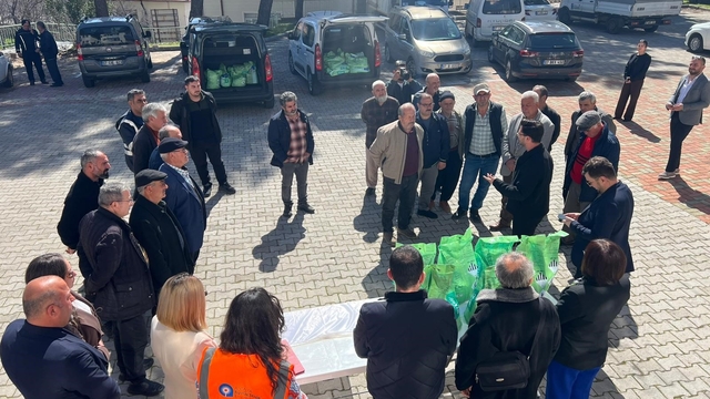 Antalya Büyükşehir Belediyesi'nden üreticilere bordo bulamacı desteği