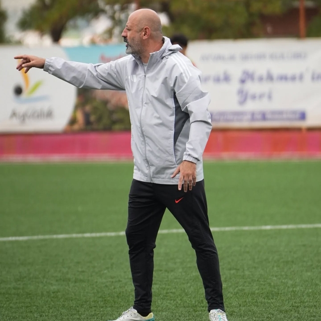 Ayvalıkgücü'nün gözü Karşıyaka'da