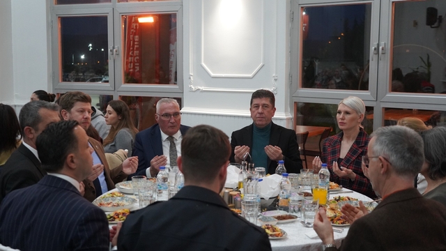 Başkan Subaşı STK temsilci ve üyelerini iftarda ağırladı